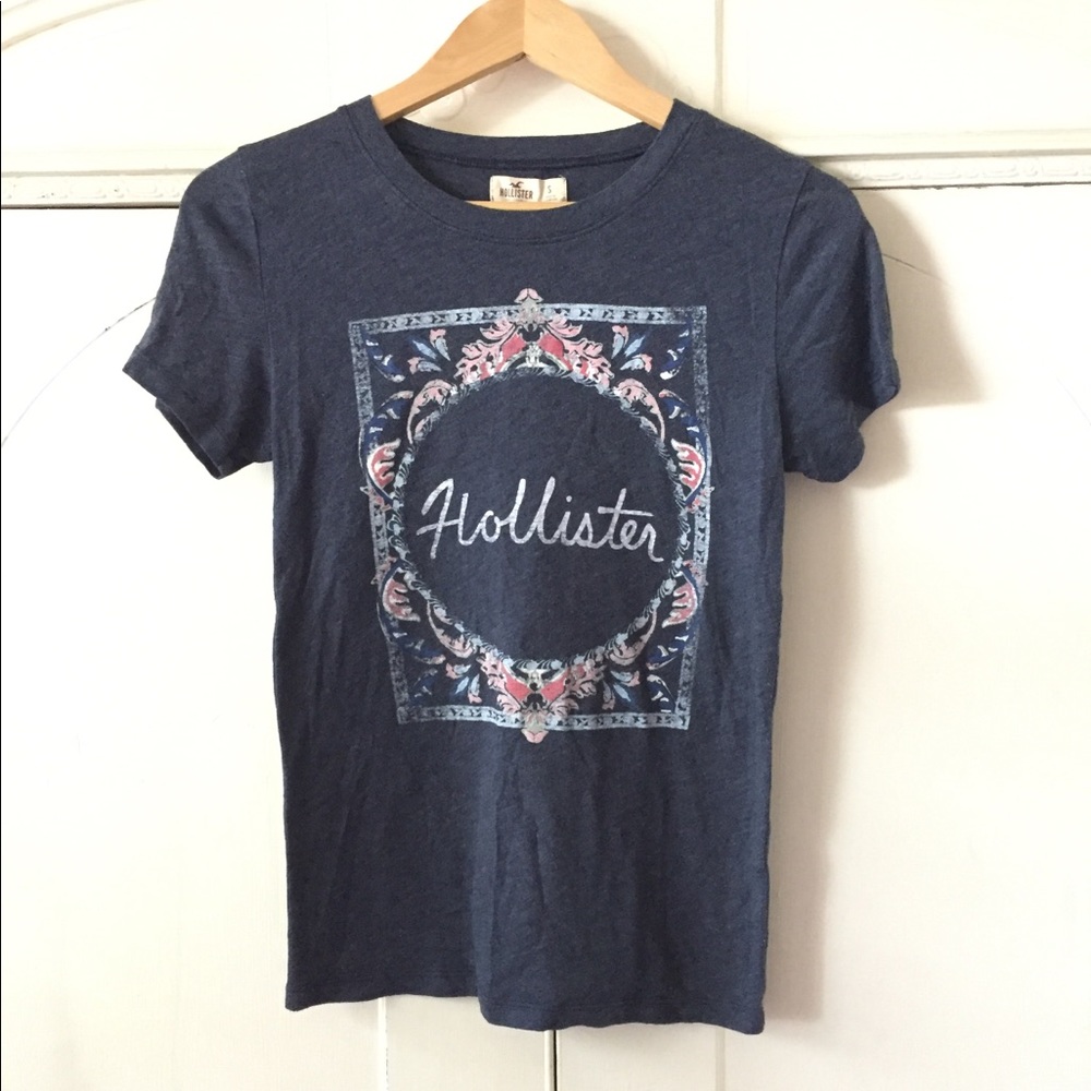 Hollister Graphic Tee
